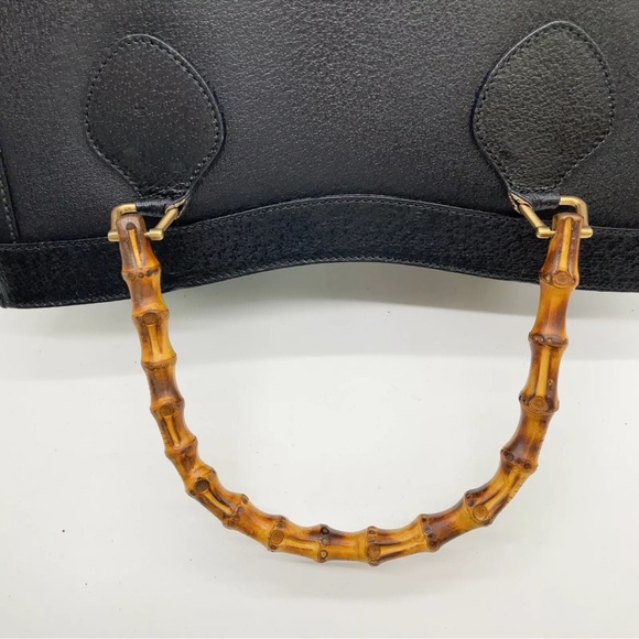Authentic Vintage Gucci Bamboo Black Leather HandBag “Diana bag” inside peeling - Picture 9 of 17